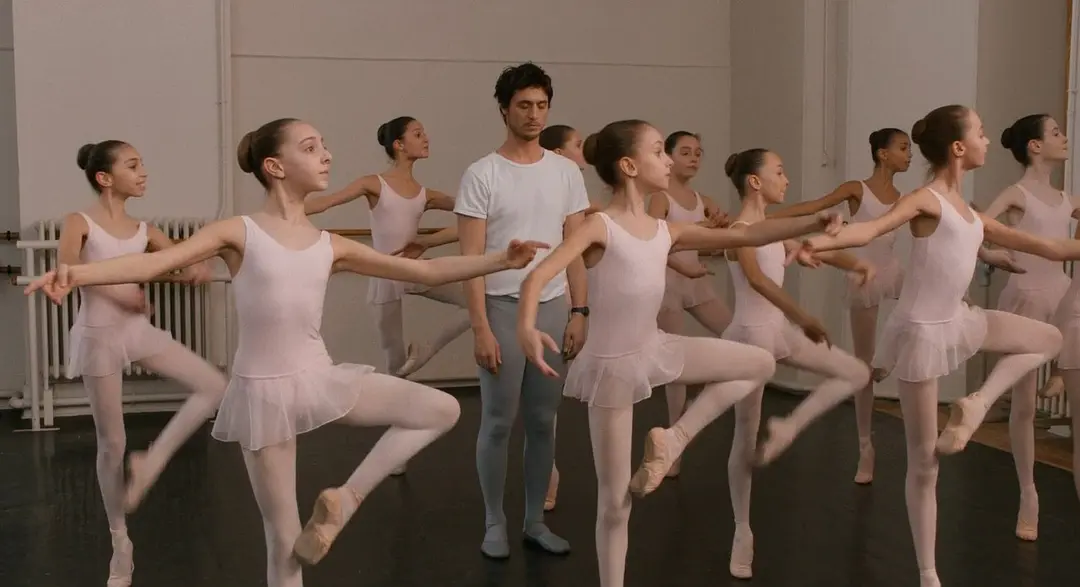 手拉手 Main dans La Main‎ (2012)