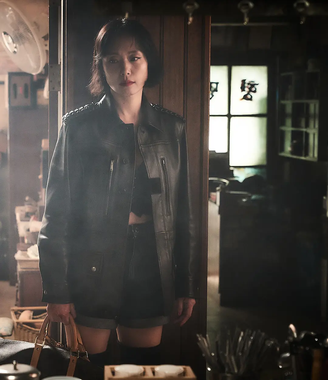 抓住稻草的野兽 지푸라기라도 잡고 싶은 짐승들 (2020)